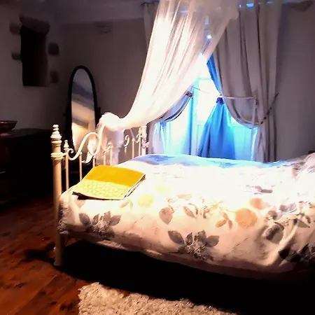 Le Petit Coin De Charme Bed and Breakfast Caylus