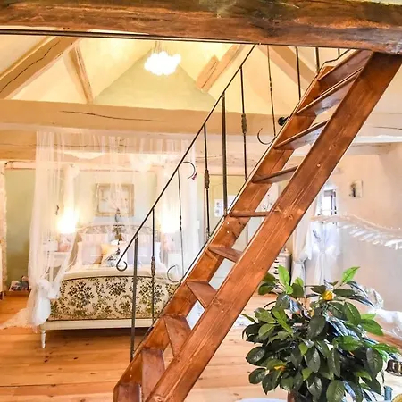 Le Petit Coin De Charme Bed and Breakfast Caylus